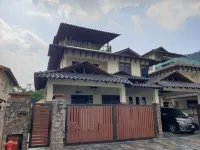 Templer Guesthome 6R5B Cozy Forest View with Pool Hotels in Rawang