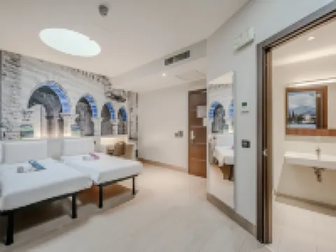 ホティデイ コモ パオリ コモのホテル