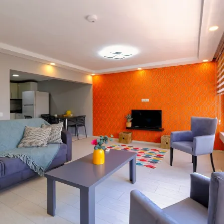 Maxi Homes Hadrian Olive Apartment with View of Hadrian’s Gate