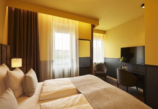 2. 와이트 호텔..