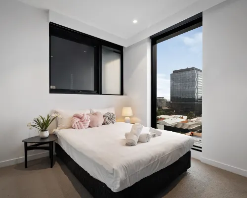Sky One Box Hill, 3BR with Pool, Sauna & Parking Hotels in Box Hill