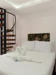 Tiny a-frame with comfortable bed, hot shower, aircon - 3 estrellas