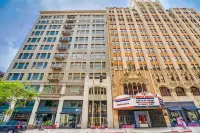 Downtown LA large 1 bedroom, sleeps 4 + 360° Pool + Free Parking - 4성급