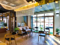 Moon in 9 haus Cafe & Villas