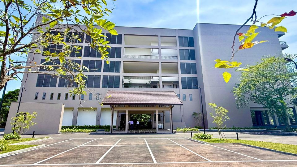 Waters Edge Hotel