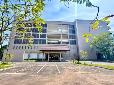 Waters Edge Hotel Các khách sạn gần Sri Bodhivihara Pirivena