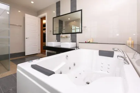 Tanjung Bungah 5BR 18 Bungalow KTV Отели рядом с достопримечательностью «Tanjung Bungah Floating Mosque»