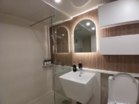Yongsan Hyochang Park 3 minutes, breakfast included, luggage storage service,