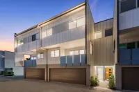 Market Square Modern Haven - Near QEII and Griffith Uni - parking