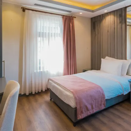 VE HOTELS ADAKALE