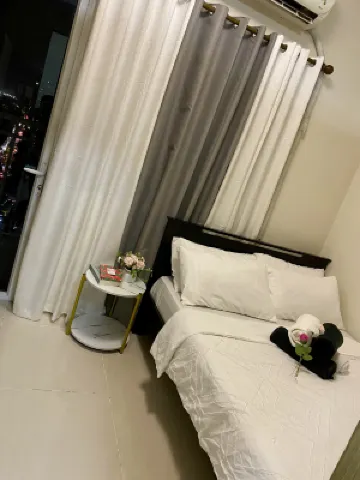 Staycation in Pasay by Mi Amore Hotels near Upside Down Museum