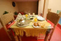Riad Safran Rouge Jacuzzi RoofTop - sarapan
