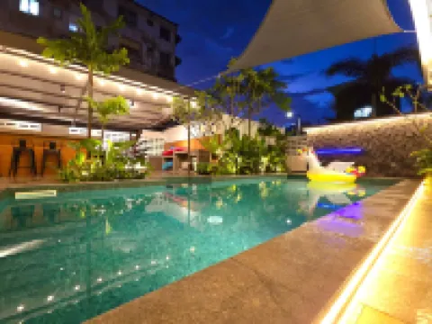 Cozy Home/Pool Cinema/Karaoke Jonker 1.2 km 20+8pax