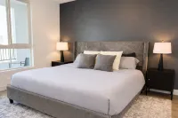 Chic Stay 10 Min to Disneyland w/Pool, Gym&Parking - Homestays