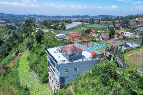 4 BR Villa Casa De Valley View Lembang with Billiard, Karaoke & Mountain View - Villaer