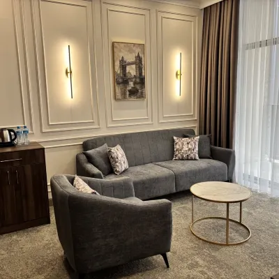 London Hotel Bishkek Hotels near Oak Park