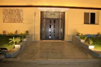 Habu Pyramids View Hotel