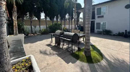 Studio 6 Suites Buena Park, CA – Anahiem/Near Maingate Knotts Отели рядом с достопримечательностью «Jain Centre of Southern California»