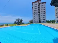 2-5pax Sunshine Beachfront, Wifi, 50"TV, FREE PARKING & POOL Hotel in zona Centro commerciale Oceanic Mall