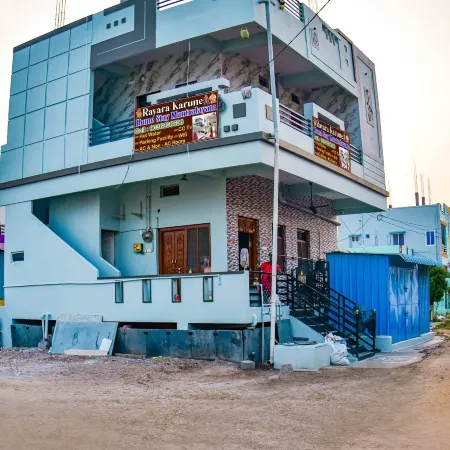 Rayara Karune Home Stay Mantralaya