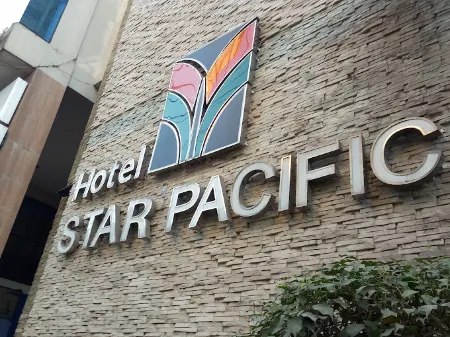 Hotel Star Pacific Отели рядом с достопримечательностью «Cross Bridge»