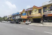Mines Cempaka Budget Hotel