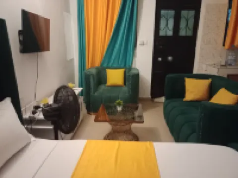 Royal Studio Apartments