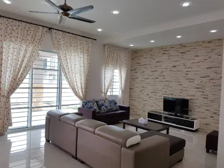 Sitiawan semi D homestay with 4 bedrooms