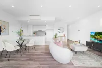 Bright & Elegant 2BR with 2 Parking in Mascot Rosebery 호텔