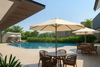 Kids-Friendly 2BR House at the Heart of NICE PIK2 Hotels in Kosambi