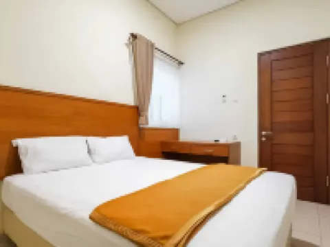 Sharon Co Living by Yurooms Hotels in Andir