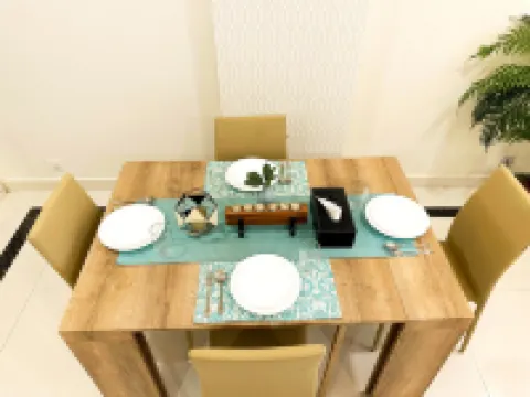 Luxury 3BR Apt | Prime Spot w/Lounge & Dinning โรงแรมใน