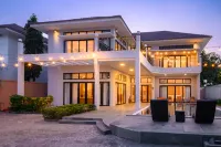 D Luxury Villas Phu Quoc Hotels in 