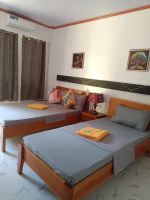 ALONA J&J TOURIST INN Отели в г. 