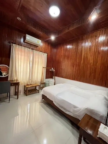 รูปภาพของบ้านเฟื่องฟ้า (เรือนไม้ วิลล่า โฮมสเตย์)