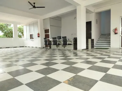Hotel Prayagraj Hotels near Ramdarbar