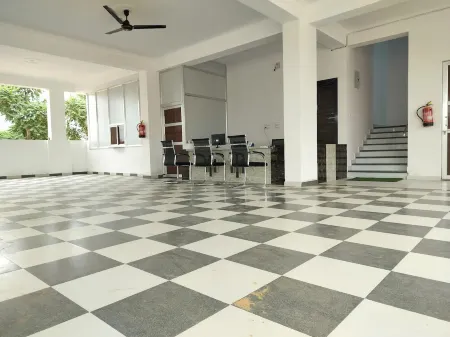 Hotel Prayagraj Отели рядом с достопримечательностью «KHATU SHYAM JI»