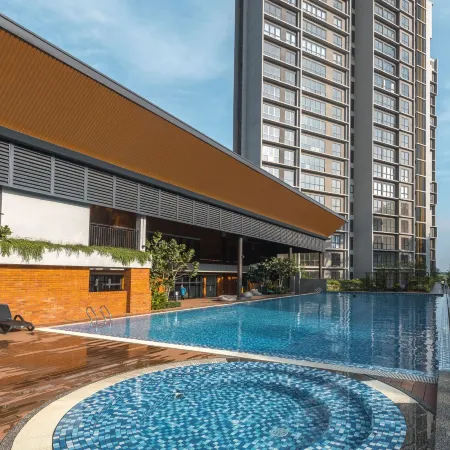 NEW Designer Condo - Panoramic Forest View - Steps To IOI City Mall - Your Best Urban Retreat