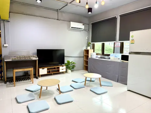 Sukhum Huai Khwang Guest House