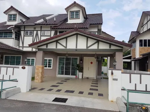 Sitiawan semi D homestay with 4 bedrooms