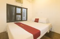 RedDoorz Premium @ MyTown New York