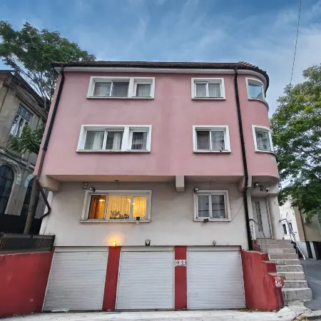 Balcesti Design Apartments - Walk to Old Town - Pumo Properties