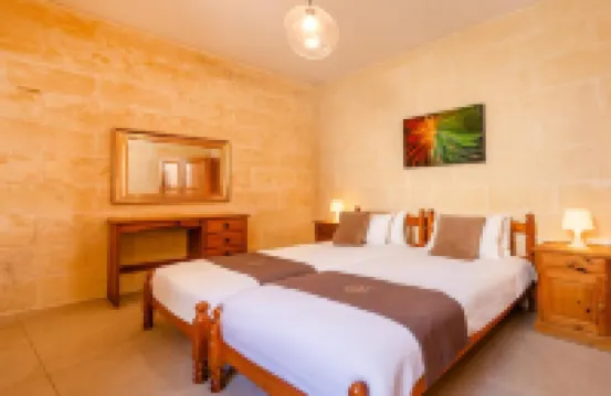 Naduri - 3 bedrooms (sleeps 7 + 2 kids) Nadur village