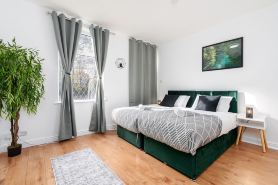 Contractor Friendly 4 Bedroom House in Hemsworth with 6 Beds and Garden
