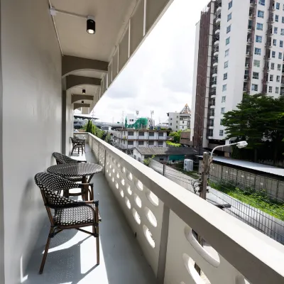 302號房廊曼機場&BTS Wat PhraSi公寓 挽卿縣附近的飯店