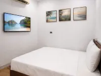 Dreamora Centre Hotel Hotels near Long Bien Railway Station