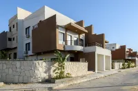 Golden 4BR Pool Villa - Inns