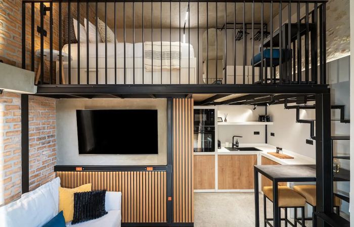 Urban Hive 2-story suite with roof garden