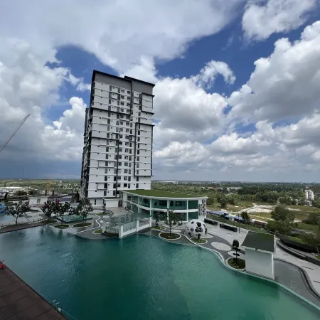 Maple Residence Klang Pool View by BeeStay