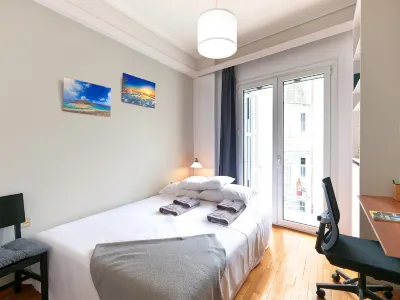 Cozy Apt in Pangrati | Park Views, 600Mbps Near Kallimarmaro 帕格拉提住宿飯店